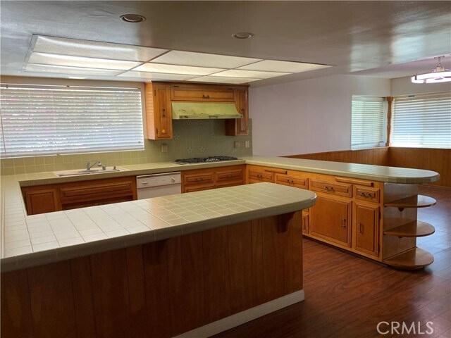 Building Photo - 12945 Hillcrest Dr