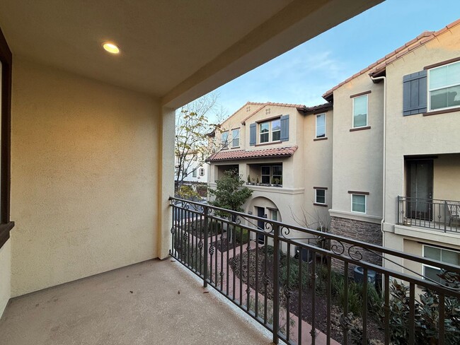 Building Photo - Great 2B/2.5BA Townhome in Oceanside!