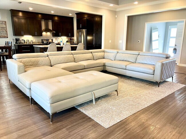 Building Photo - Beautiful 4 BR 2 bath in Prospect Ridge area