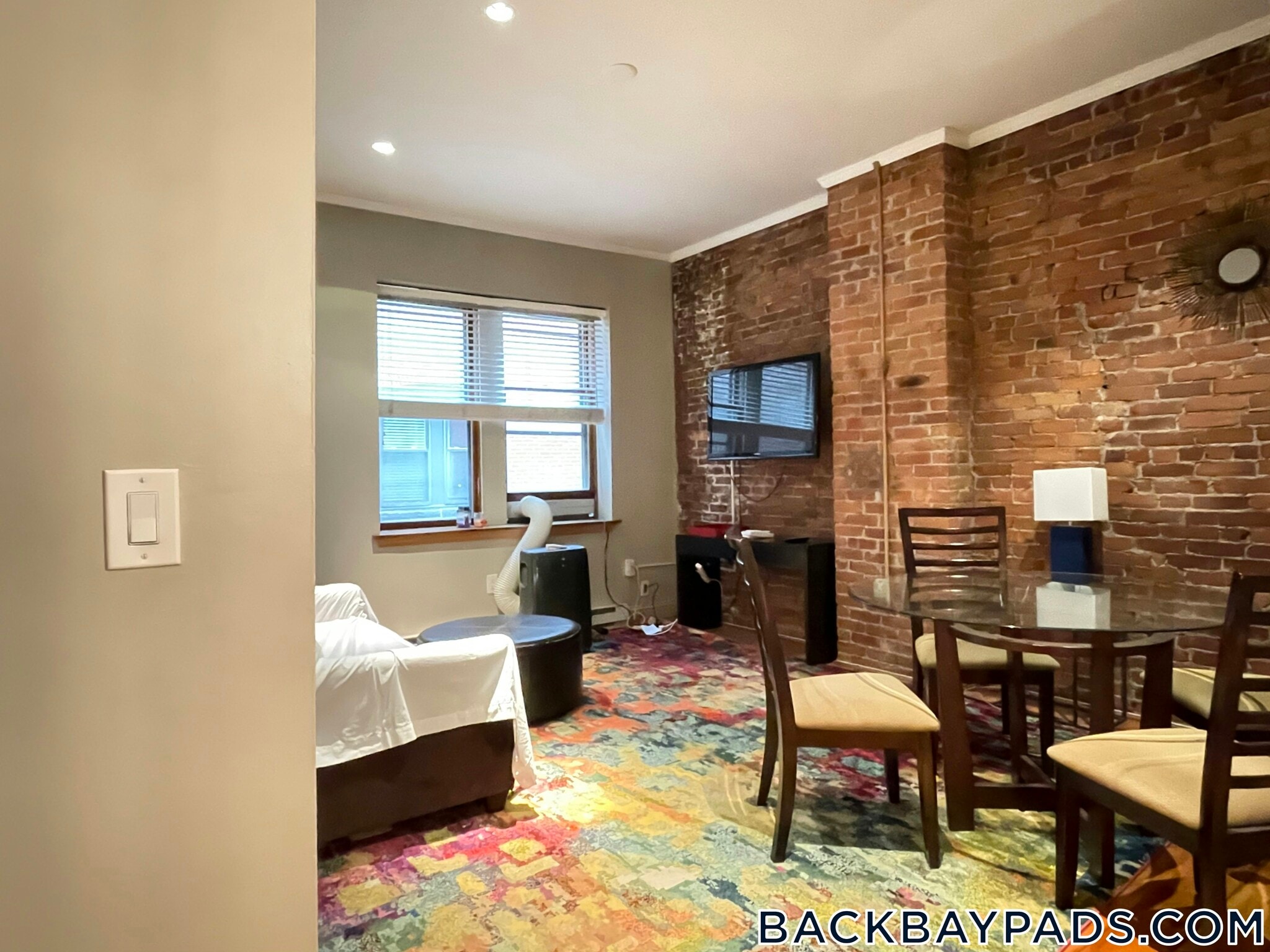 Building Photo - 17 Garrison St