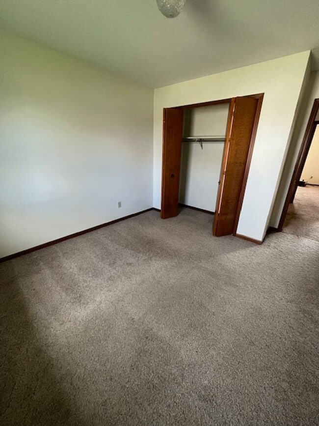 Building Photo - 466-468 S Kaser Dr