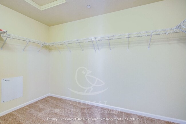 Building Photo - Huge home, Lincoln Crossing - walking dist...