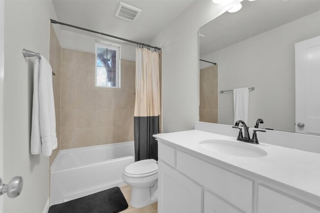 Building Photo - 3520 Helios Ln