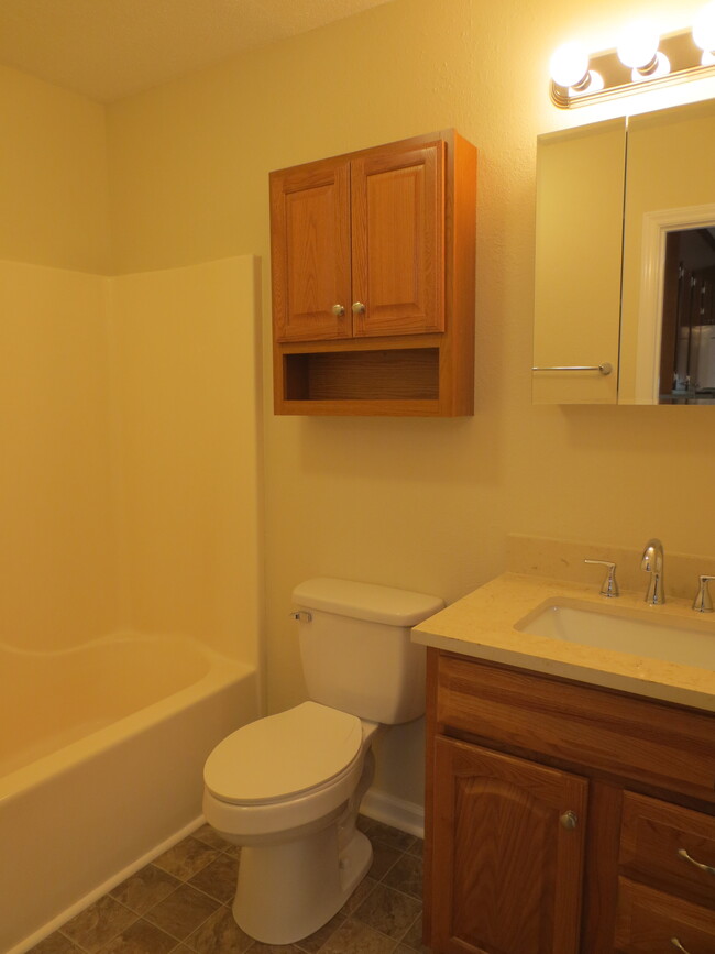 Building Photo - Kincaid Circle Apartments