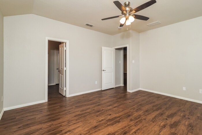 Building Photo - 300 Windmill Ct