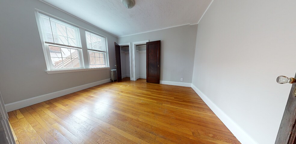 Building Photo - 108 College Ave