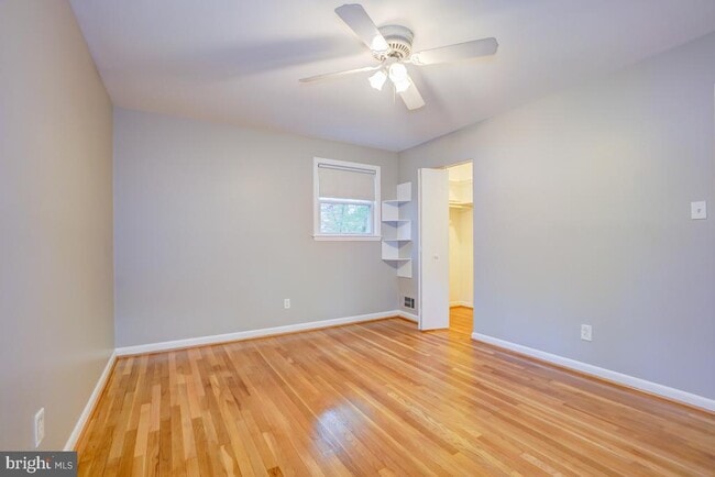 Building Photo - 6417 Earlham Dr