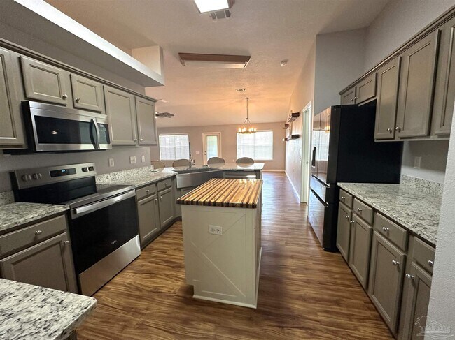Building Photo - 8908 Abbington Dr