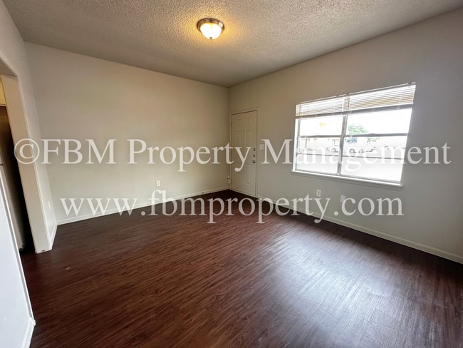 Building Photo - Willow Court Apartments, Unit 502 - 2 Bedroom, 1 Bathroom Apartment Home in Mexia, TX!