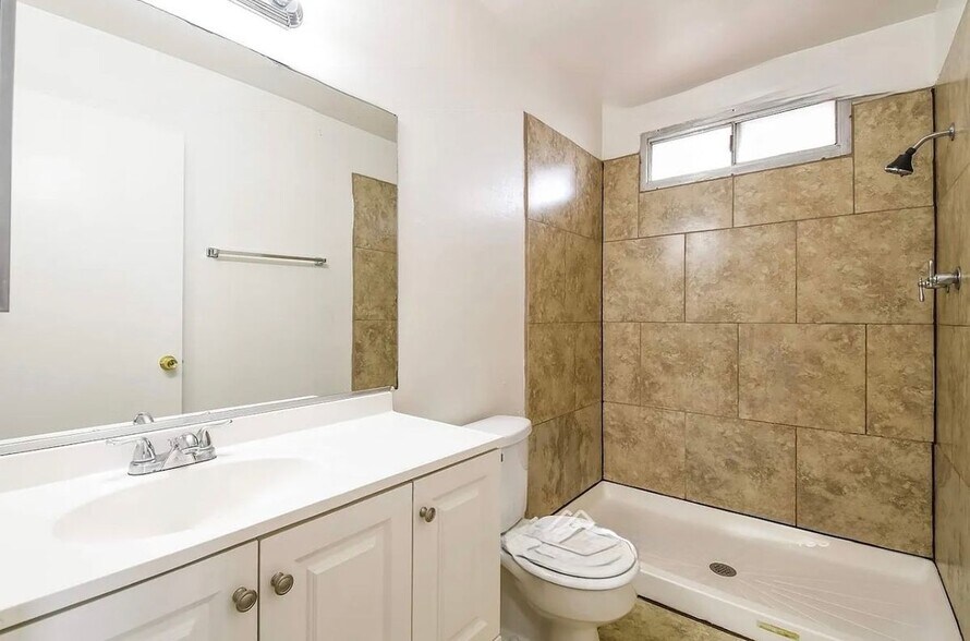 Building Photo - 6014 S 41st Pl