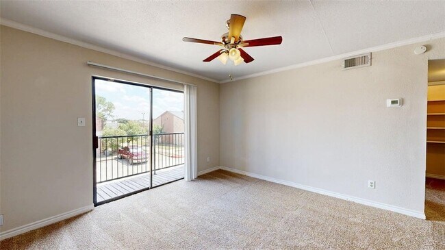 Building Photo - 904 University Oaks Blvd