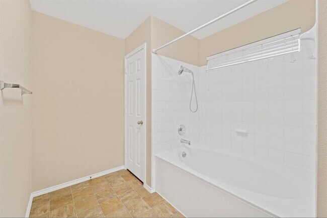 Building Photo - 909 Remington Dr