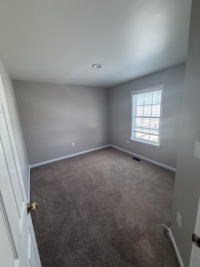 Building Photo - 163 Charlotte Ct