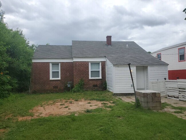 Building Photo - 2143 NE 19th St