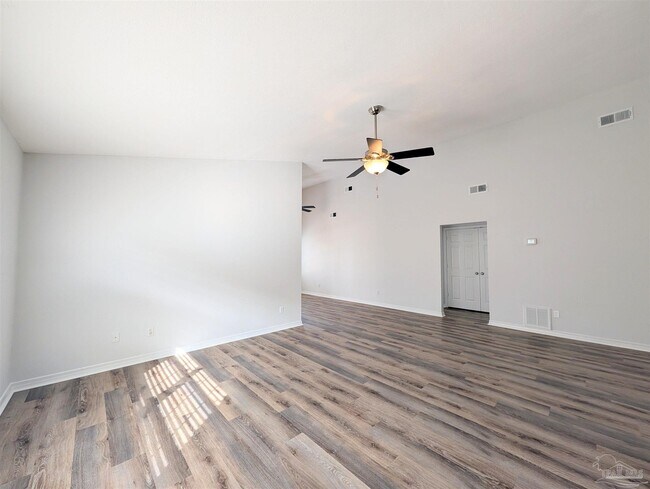 Building Photo - 28 Easton St