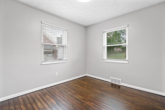 Building Photo - 110 S Bromfield Rd