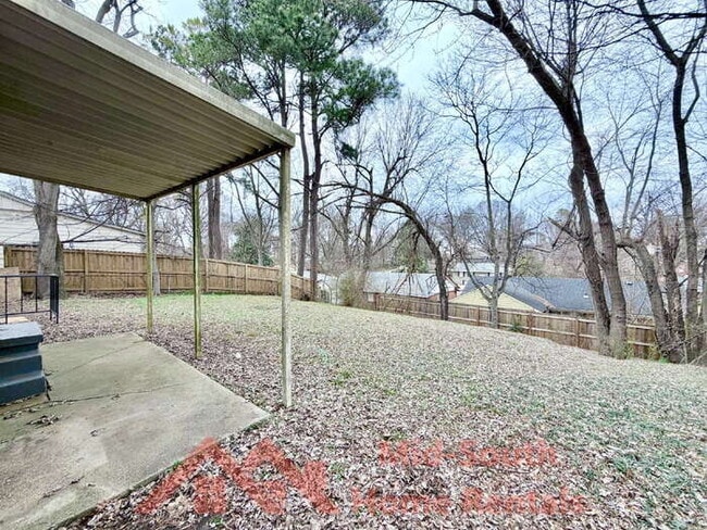 Building Photo - 1880 Willow Wood Ave