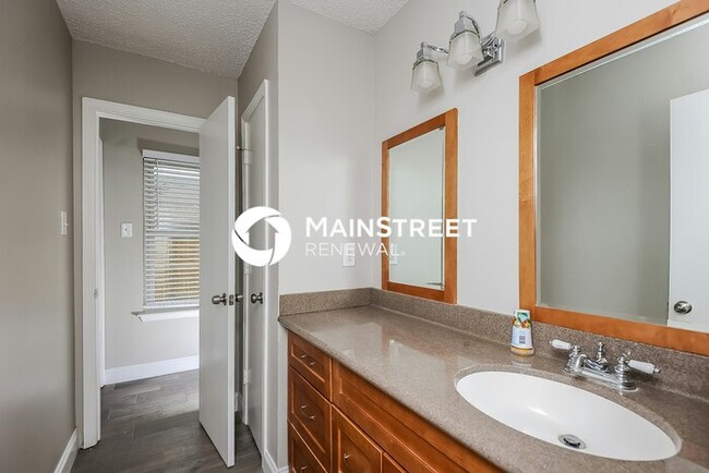 Building Photo - 3 Bedroom Pet-Friendly Home in Fort Worth, TX with Main Street Renewal