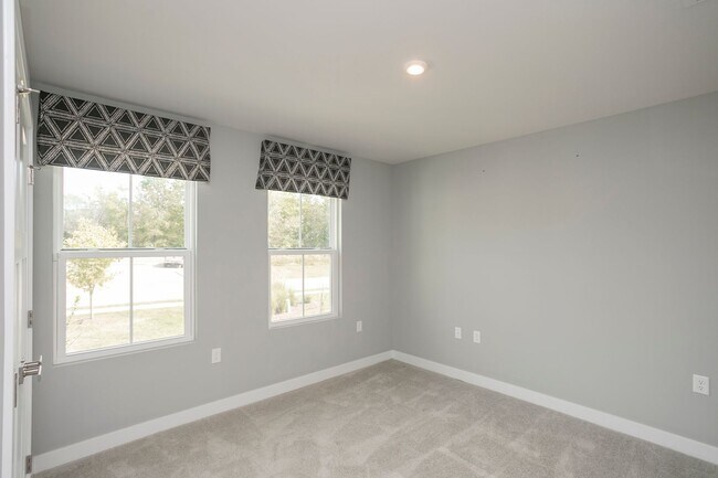 Building Photo - 711 Cottage Dr