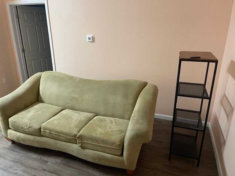 Building Photo - 1909 Greenbush St