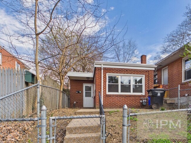 Building Photo - Bright 2 Bedroom, 1 Bath Ranch Style Home in Harrisburg, Pa!