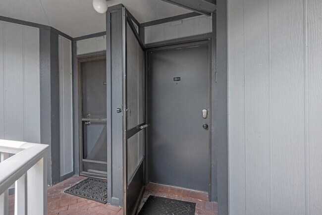 Building Photo - 3905 Atrium Dr