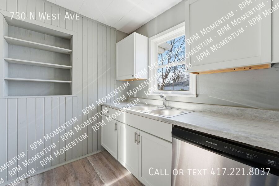 Building Photo - 730 N West Ave