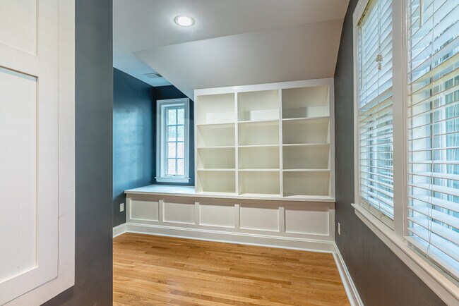 Building Photo - 1876 Crump Ave