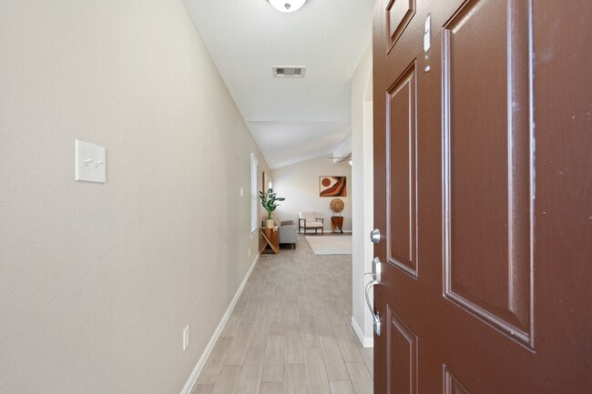 Building Photo - 1001 Strawberry Ridge Dr