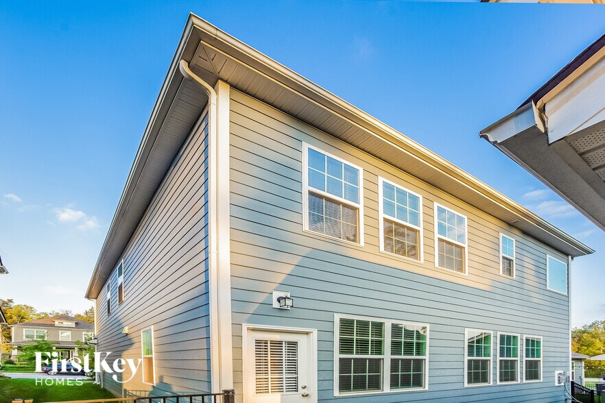 Building Photo - 15516 Laverack Ln