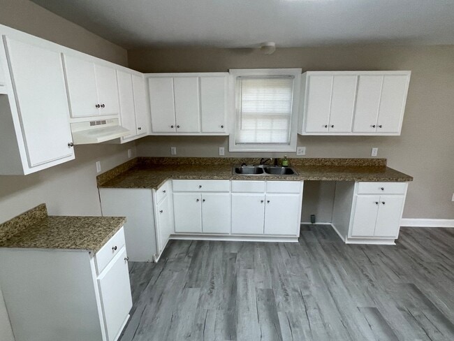 Building Photo - One Month Free Rent with 2 Year Lease - Re...