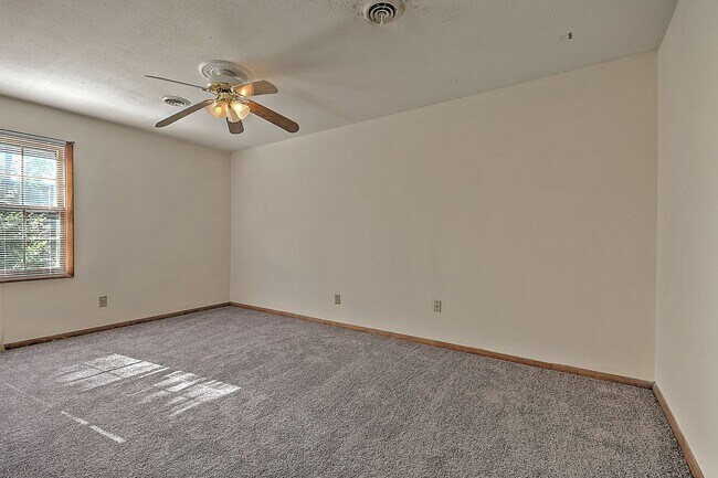 Building Photo - 2810 Antioch Rd