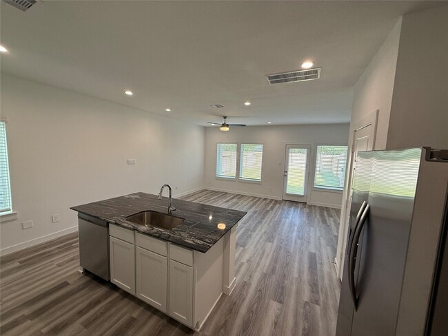 Building Photo - 10325 Sylvan Wds Trl