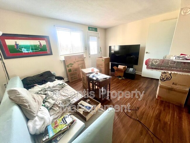 Building Photo - 406 Bonnie Brae Dr