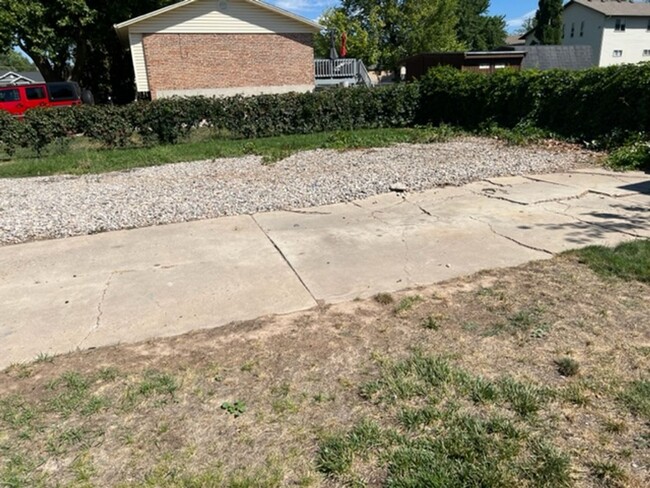 Building Photo - Beautifully updated home with fenced backyard