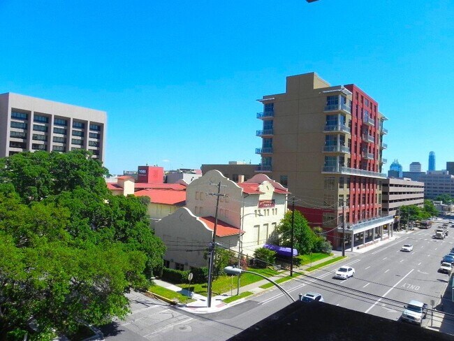 Building Photo - 1800 Lavaca St