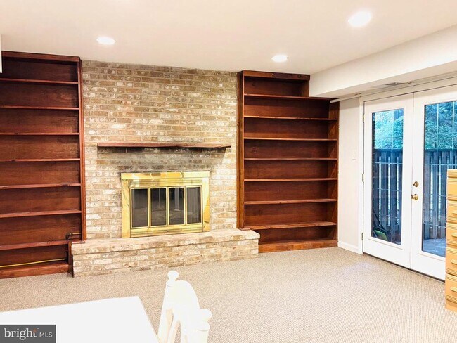 Building Photo - 11741 N Shore Dr