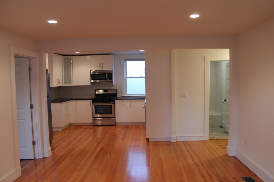 Building Photo - 17 Beechwood Ave