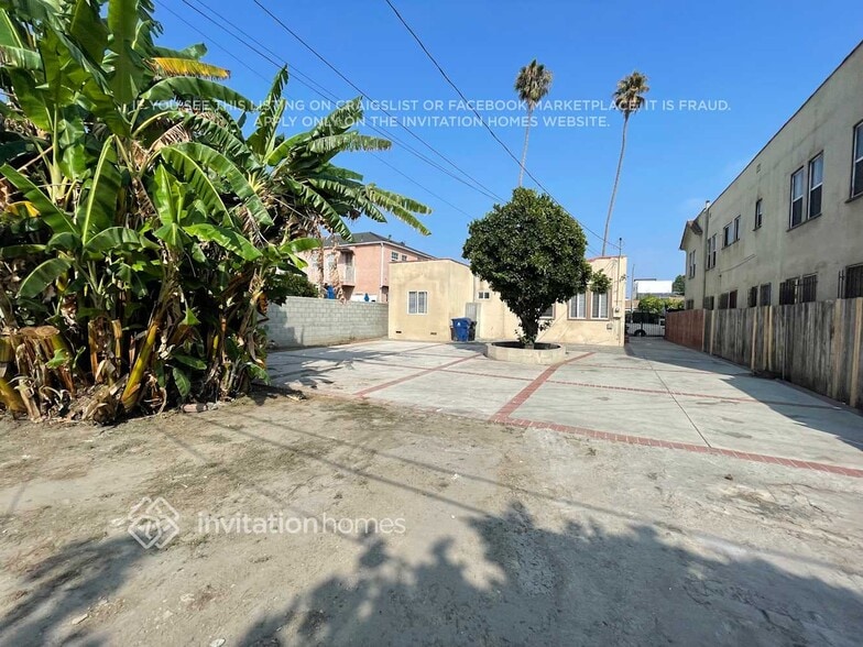 Building Photo - 2627 S Dunsmuir Ave