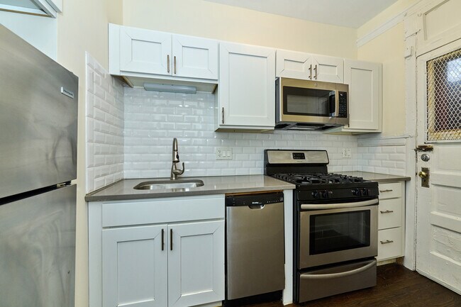 Building Photo - 1355 W Touhy Ave