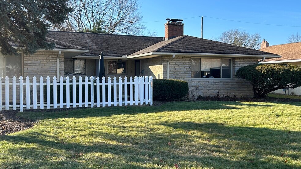 Primary Photo - 1841 Ridgecliff Rd