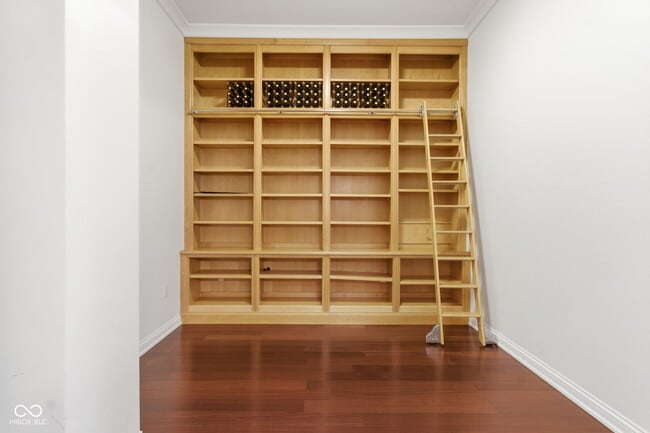 Building Photo - 141 S Meridian St