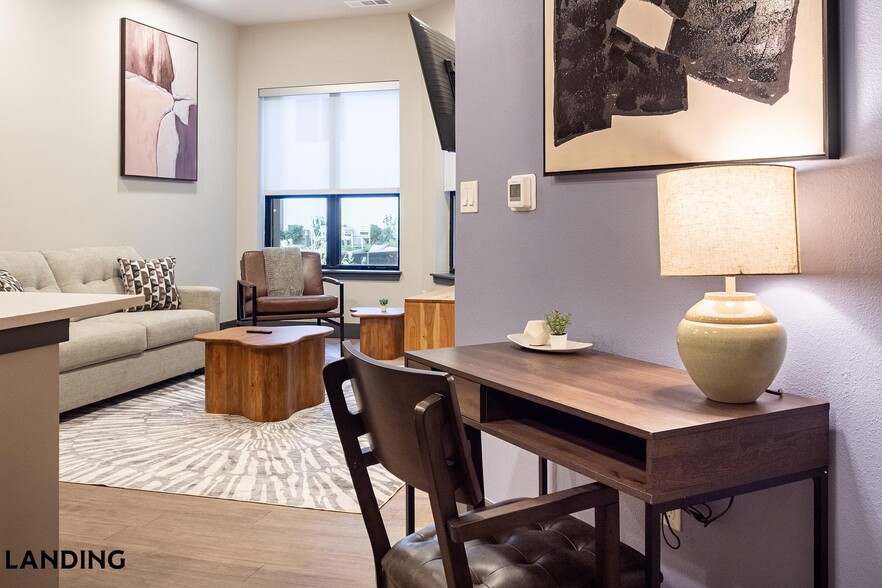 Building Photo - 415 E 2nd St S