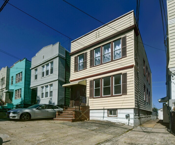 Building Photo - 667 Liberty Ave