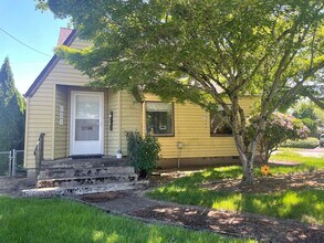 Building Photo - 2 bed 1 bath Home in West Salem