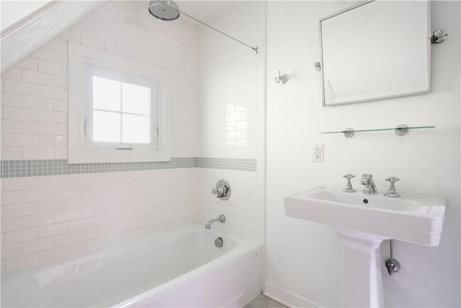 Building Photo - 291 Rye Beach Ave