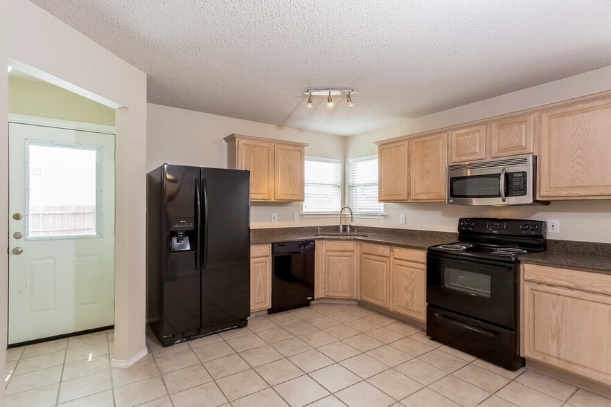 Building Photo - 1621 Whispering Cove Trail