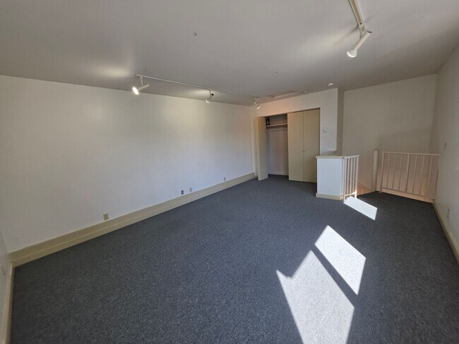 Building Photo - 126 E Edgar St