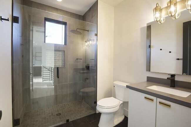 Building Photo - 1708 Perez St