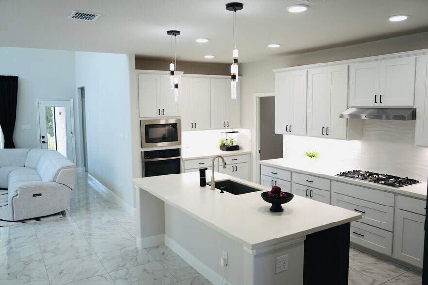 Building Photo - 2801 Riverview Rd